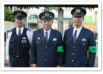 田園調布警察署　左から　羽成地域課長、齋藤署長、寺野生活安全課長
