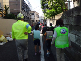 通学路を歩いて子供見守り活動を体験！