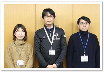 写真：左から佐藤里紗さん、石井正純さん、佐藤修一さん