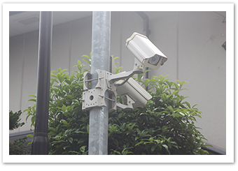 街を見守る防犯カメラも大事なアイテム